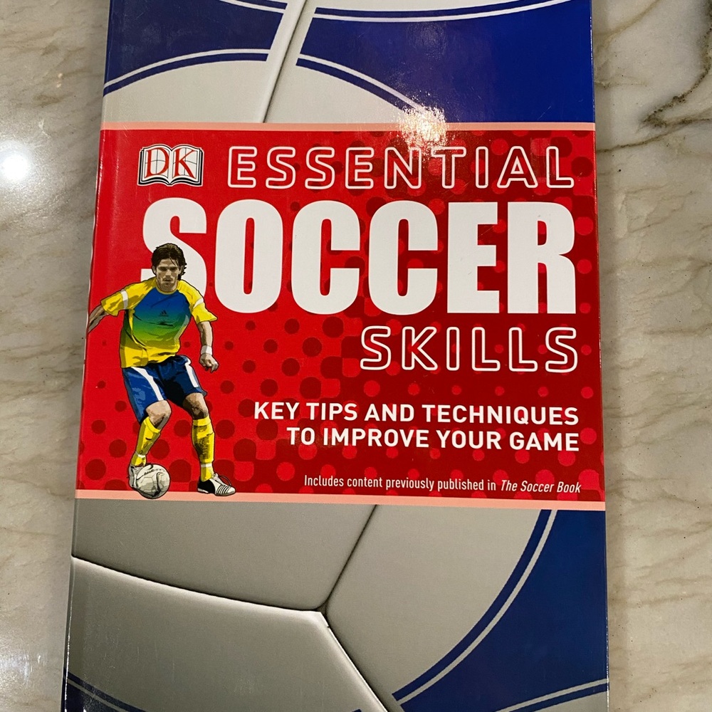 Book : Essential Soccer Skills